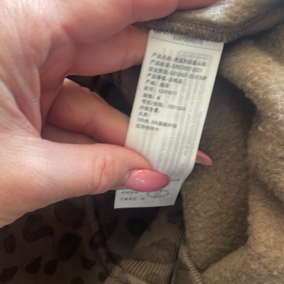 (NWT) Abercrombie & Fitch Men’s Essential Popover Hoodie Animal Print, Medium - Picture 16 of 16
